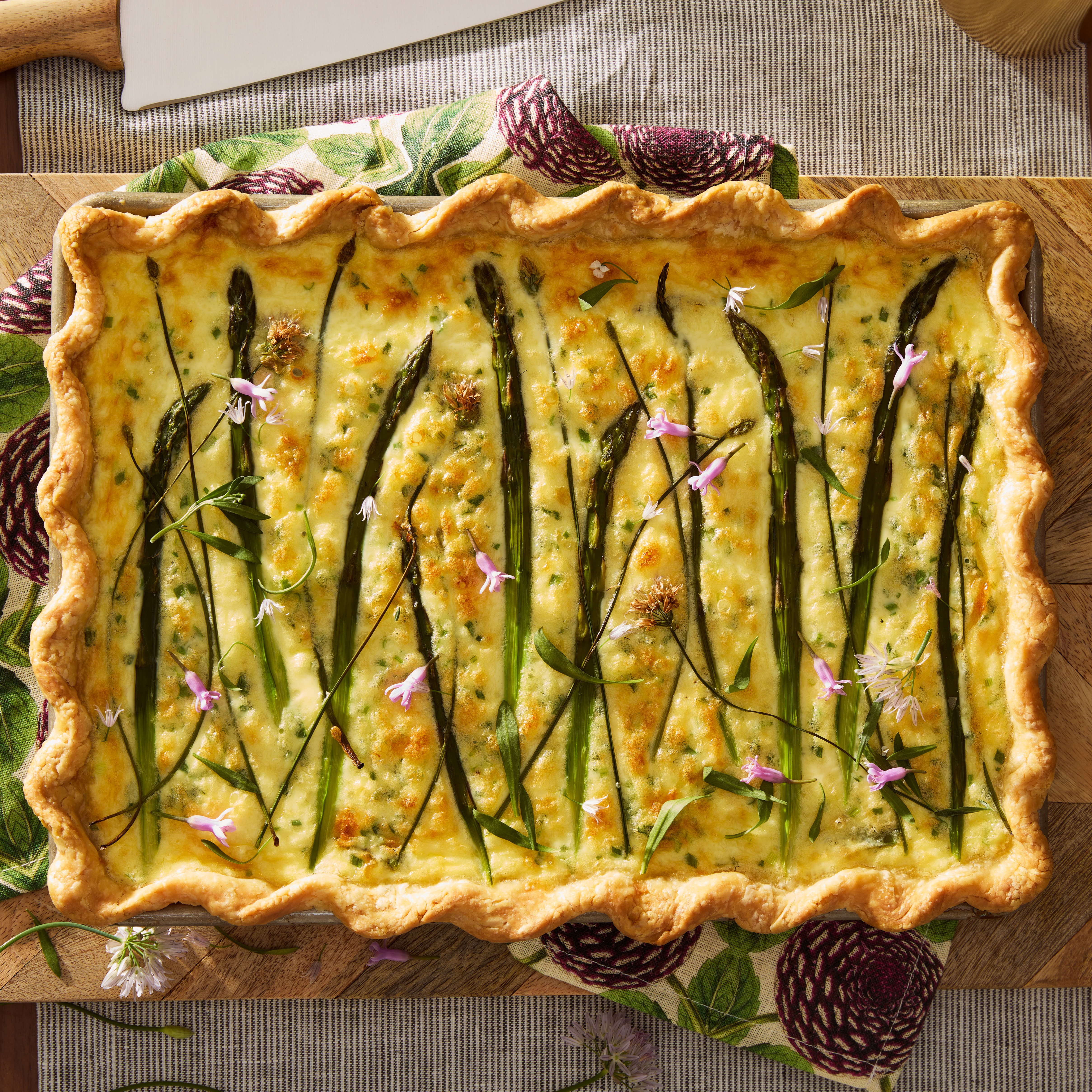 RP7bg1CWQLaAH6QWu8DV_asparagus-and-chive-quiche.jpg