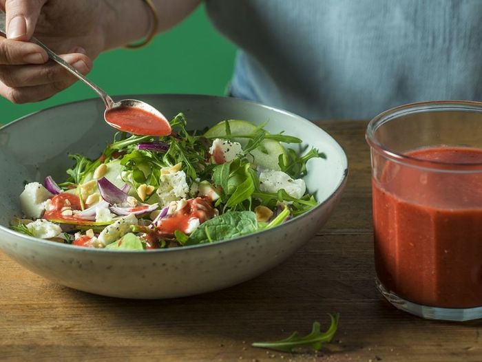product-tips-Hand-Blender-with-accessories-5KHBV83-salad-dressings