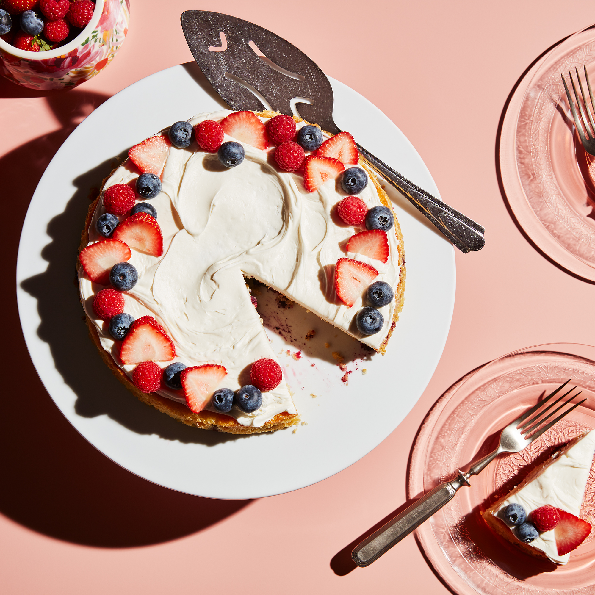 tH0UohHSSm6ORlnStT46_KA_MixerBerryAlmondCake.jpg