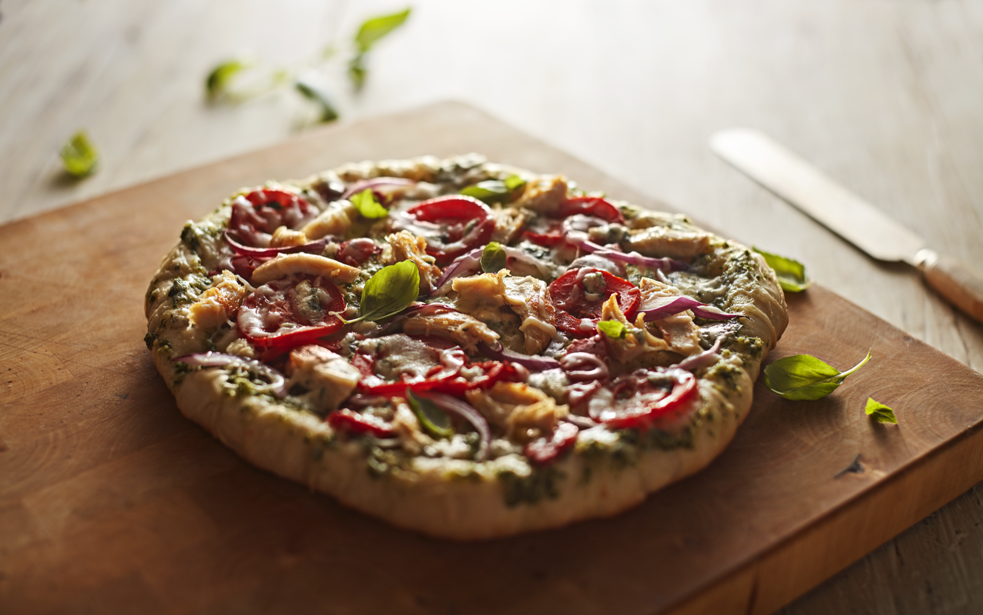 2rPw22PRw2OrGWhi7C9a_chicken-pesto-pizza_42z.png
