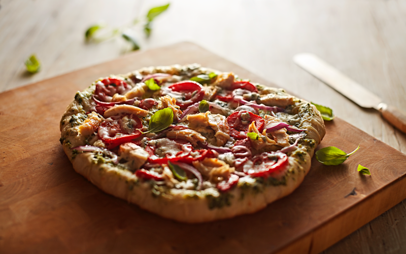 2rPw22PRw2OrGWhi7C9a_chicken-pesto-pizza_42z.png