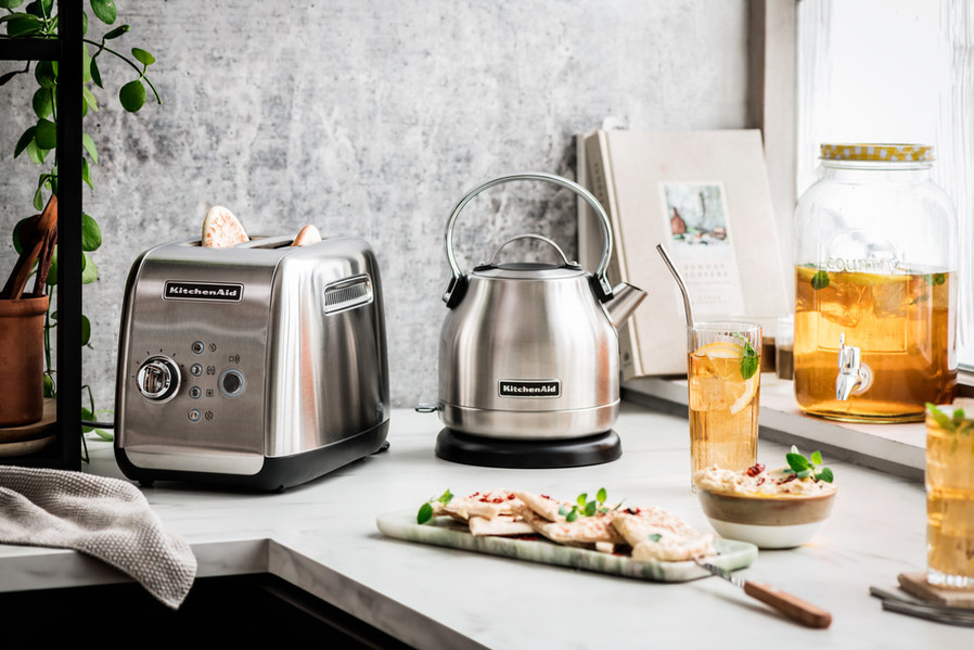kettle-and-toaster-set-hummus-and-ice-tea
