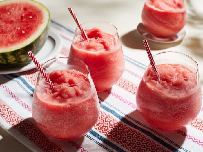product-tips-Hand-Blender-with-accessories-5KHBV83-shakes-smoothies