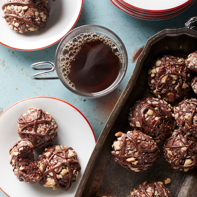YHK0ZxZRLCBKdLqvyVvg_K400Blender_HazelnutCookies_Square.jpg
