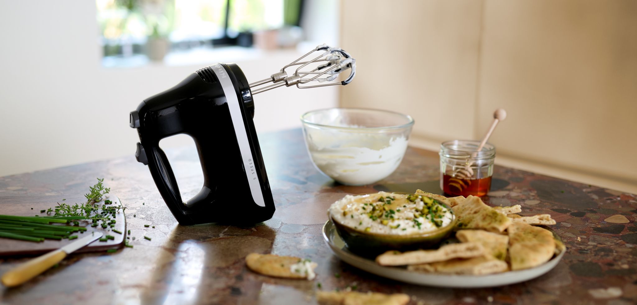 product-tips-hero-banner-Hand-mixers-all-speeds