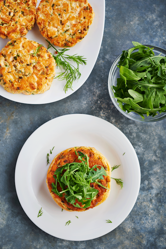 P160399_393_Salmon_Burgers.png