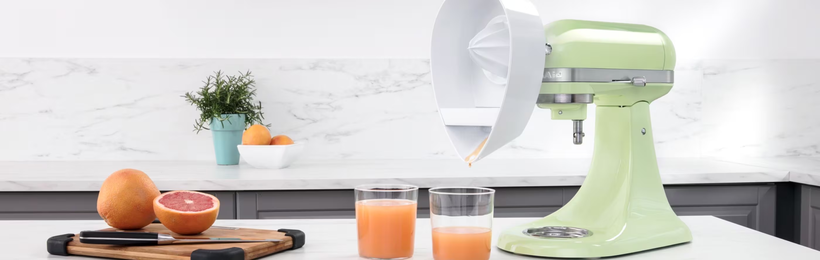 How to use a citrus juicer IMG 001