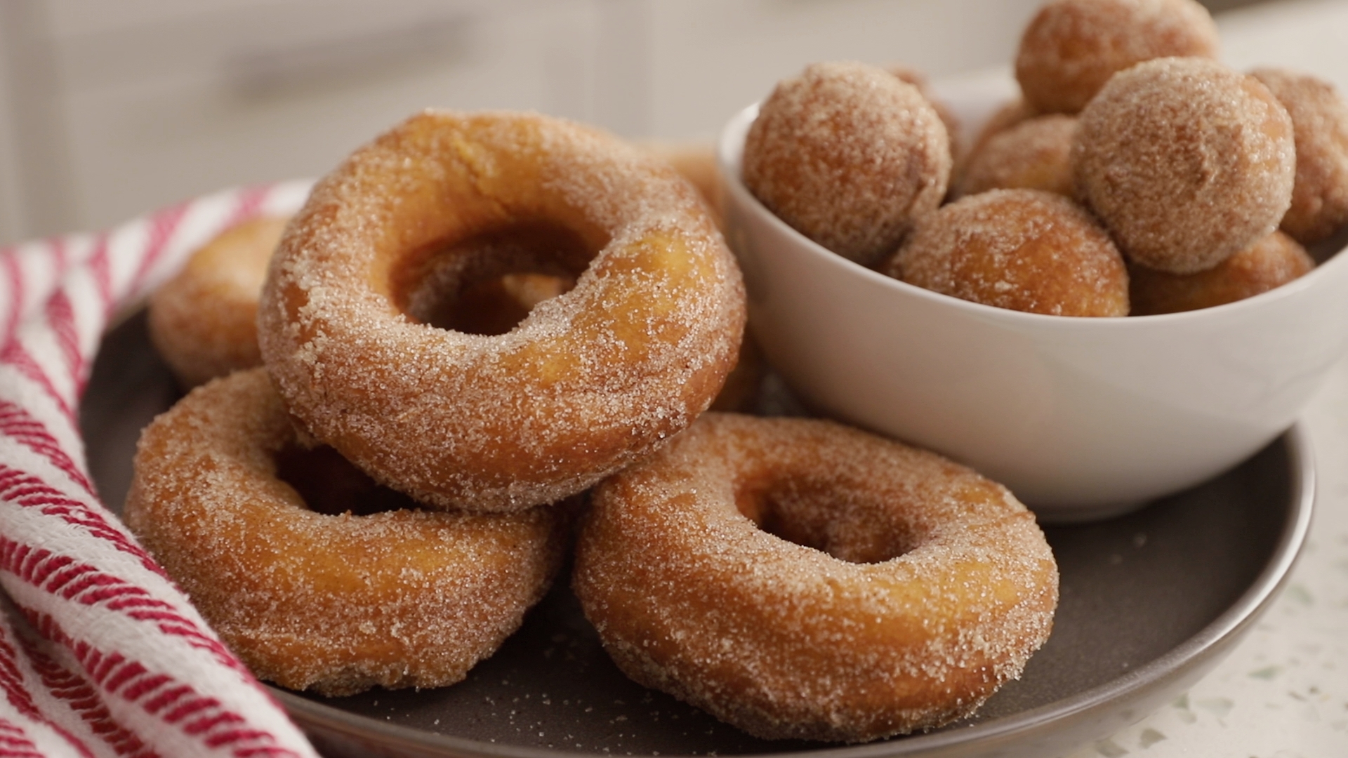 8NxN13sQaeK5dR6zbH5W_Hero_Spiced_Pumpkin_Doughnuts.00_00_01_22.Still004.png
