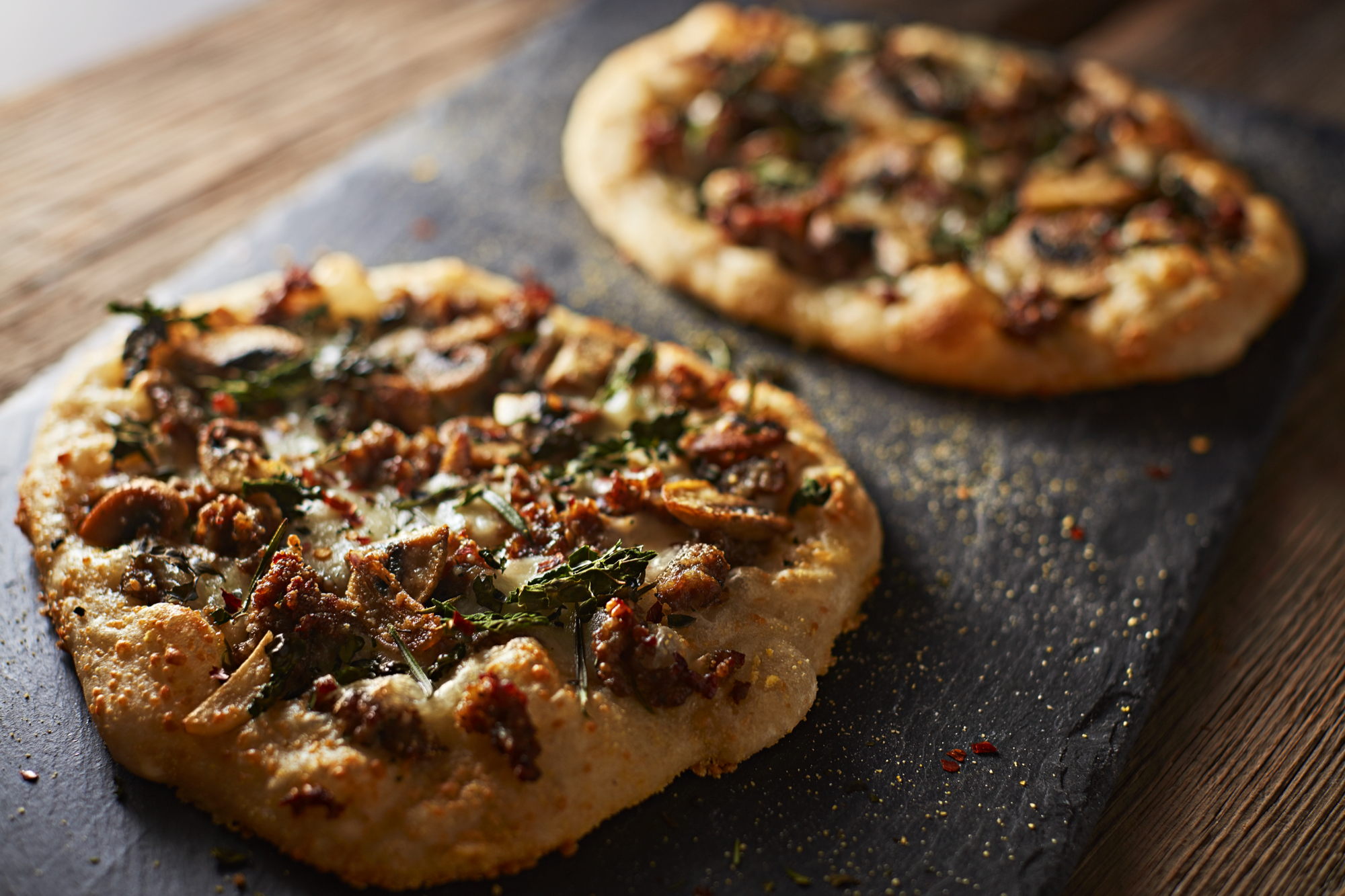 DKSIMsbMRFKFAtl7AJth_sausage--mushroom-and-crispy-kale-flatbread_196z.png