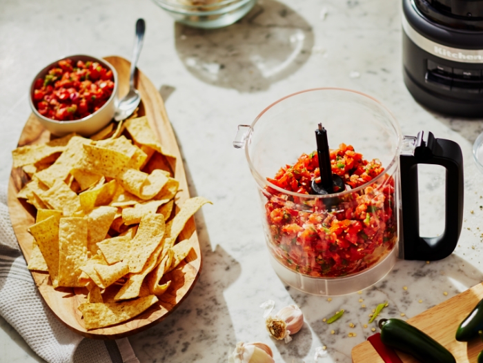 get-started-food-processor-1.7L-2.1L-create-salsa