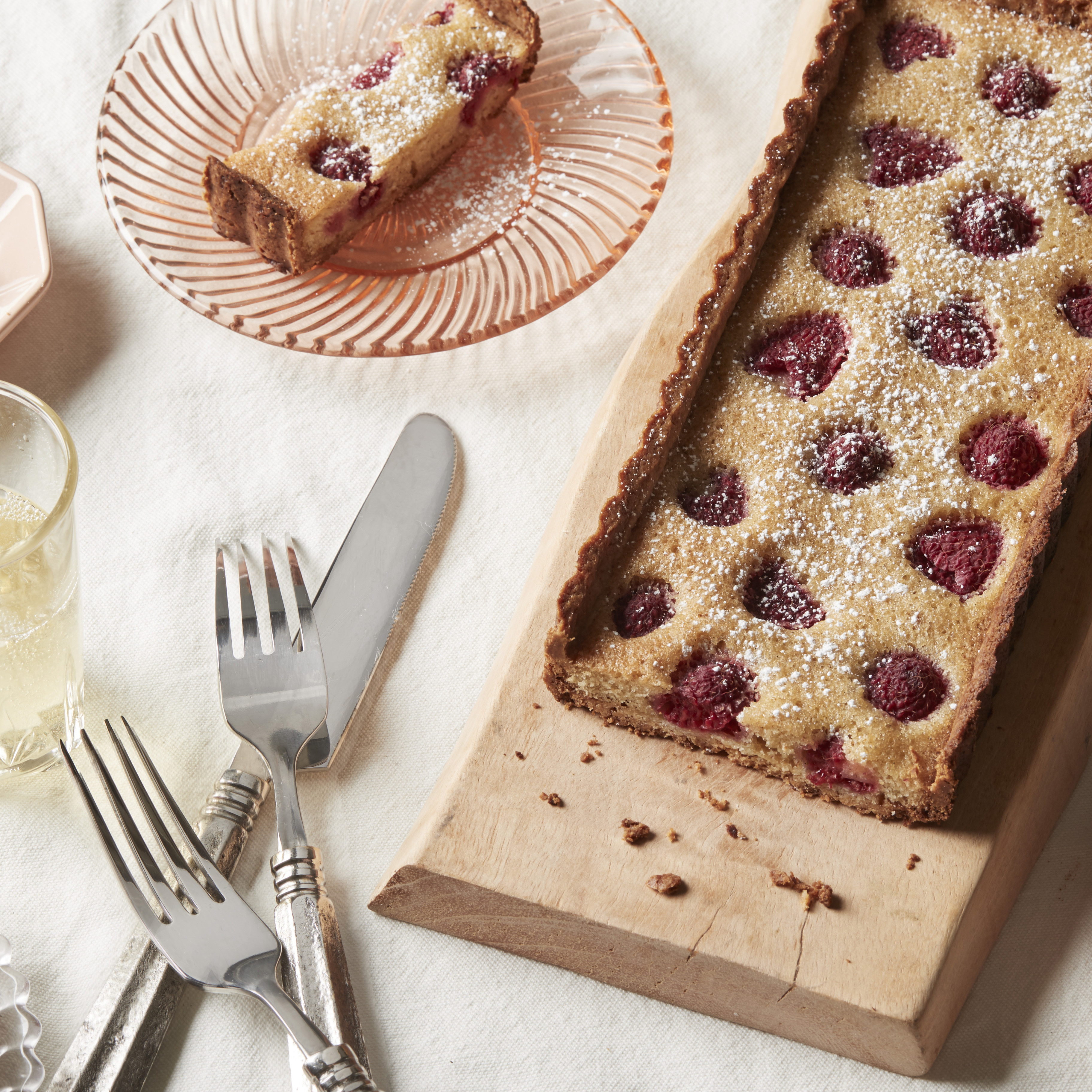 uoVBjH29RvibNTJeXuwa_KitchenAid_Sifter_1425_RaspberryTart_Square.jpg