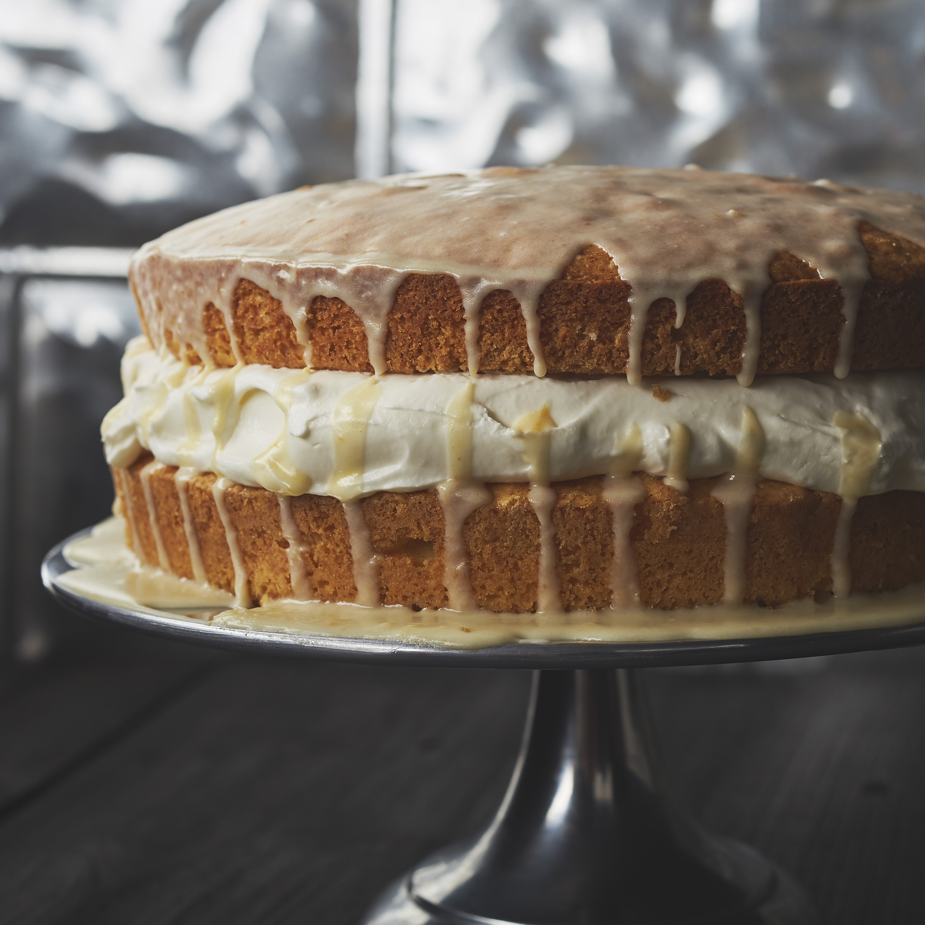 7wYL5I5BT5uOL7VDELEb_P170863_007_05_SpongeCakewithPassionfruitIcing_square.jpg