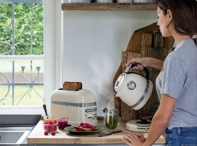 cream-kettle-and-toaster