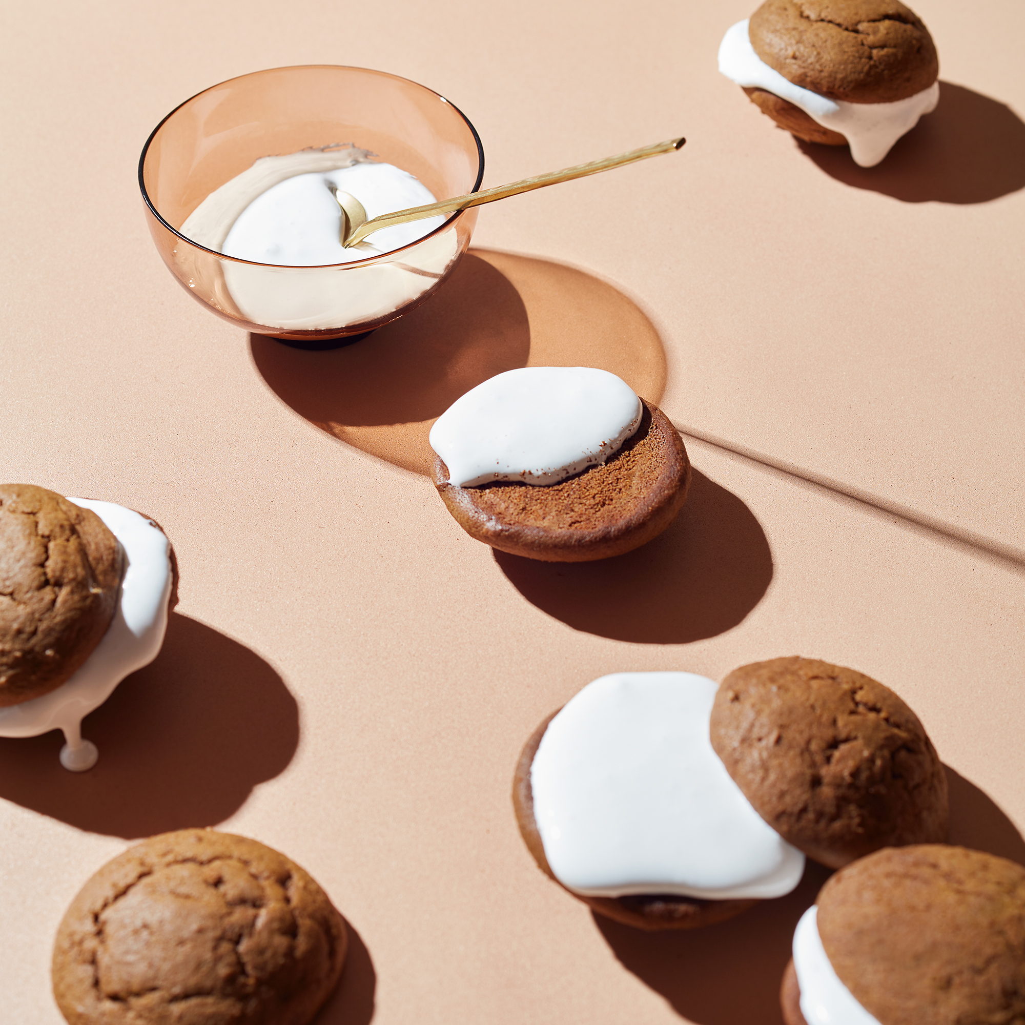 Zspg7Q3ROed8GcGCrvwR_KA_GingerbreadWhoopiePies.jpg