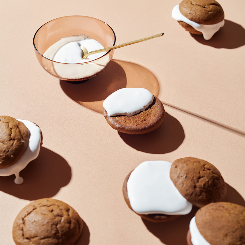 Zspg7Q3ROed8GcGCrvwR_KA_GingerbreadWhoopiePies.jpg