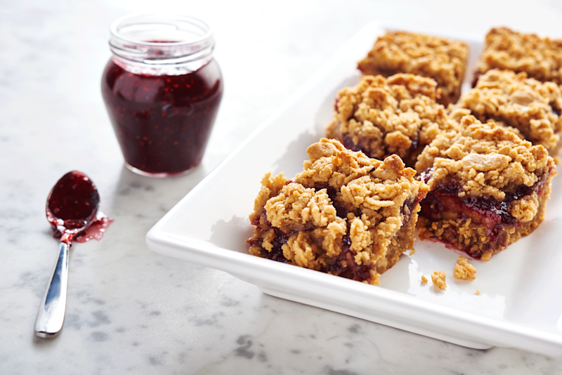 P160399_309_Peanut_Butter_Jelly_Bar.png