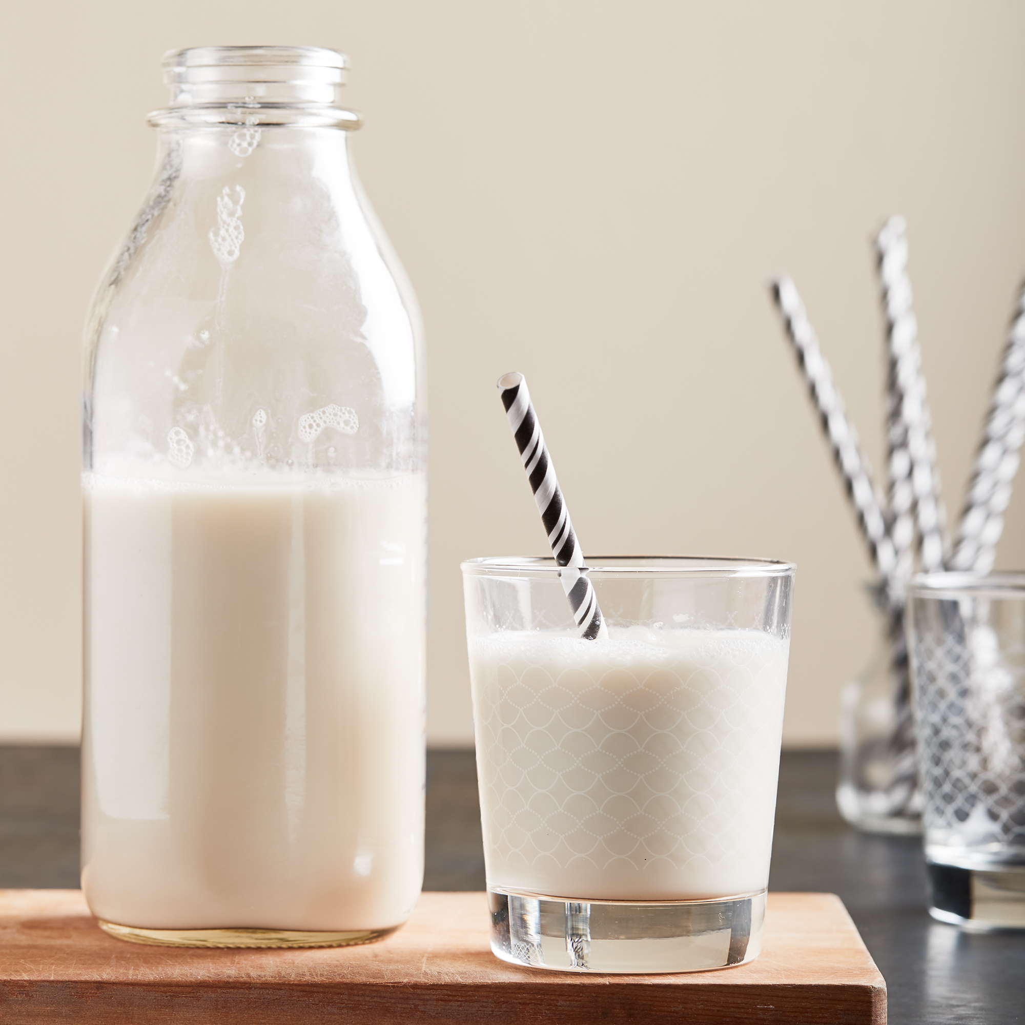 PmSwALc6RkG3iqYT95qL_K400Blender_SoyAlmondMilk_Square.jpg