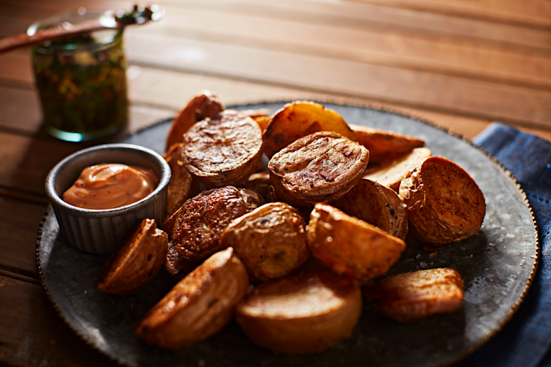 fc32IfqSImXN8ZlXIp7B_perfect-roasted-garlic-potatoes_184z.png
