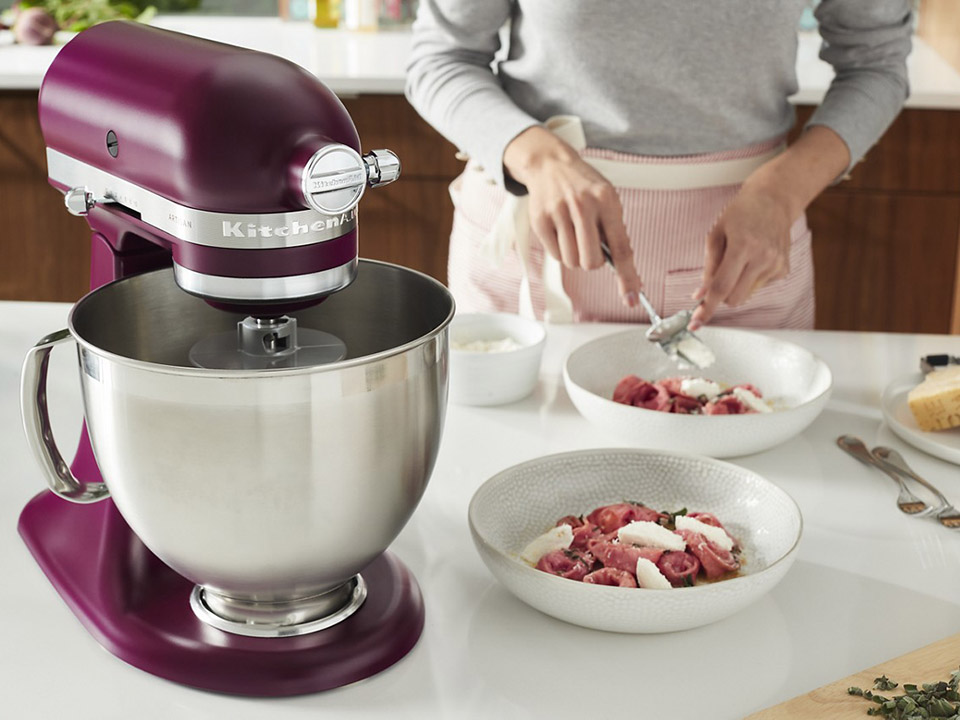 KSM195PSBE_960x720px_ka-coty-lifestyles-pasta-process4