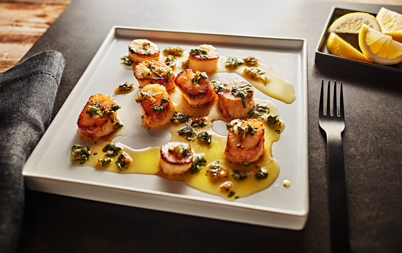 X3I4XnphTIGMo6xpNP7A_seared-scallops-with-preserved-lemon-relish_230z.png