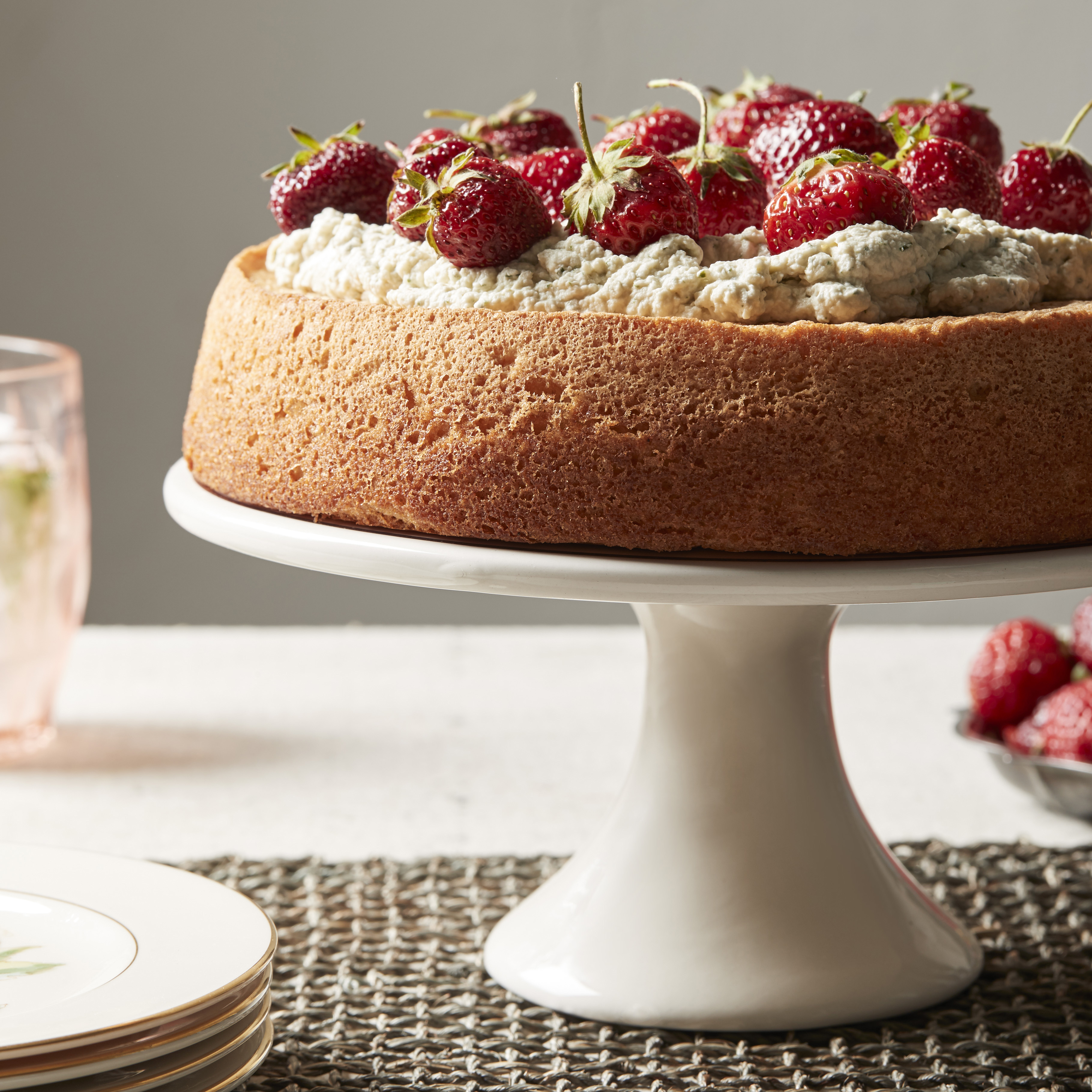 e9B1uctAROSzlmS4iIZ9_KitchenAid_Sifter_ChiffonStrawCake_Square.jpg