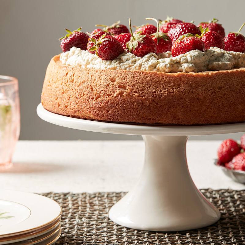 e9B1uctAROSzlmS4iIZ9_KitchenAid_Sifter_ChiffonStrawCake_Square.jpg