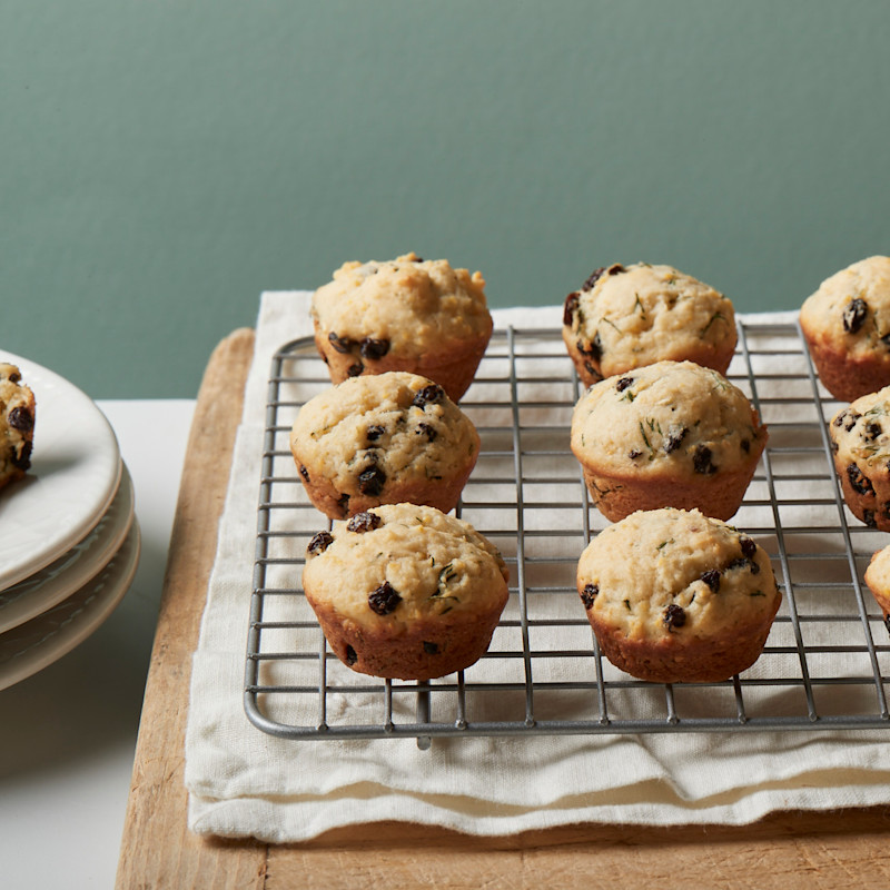 DJqLpN31RHyFlMgRWFVW_KitchenAid_Sifter_0954_MiniMuffins_Square.jpg