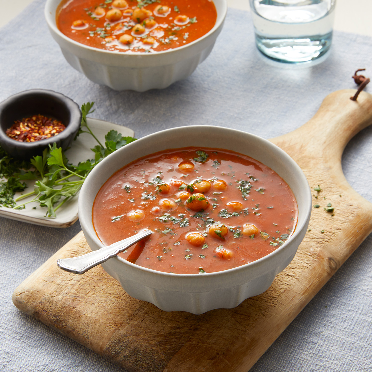 nOG0On90R5eotC0rGO1a_Smokey_Tomato_Soup_with_Chickpeas_square.jpg