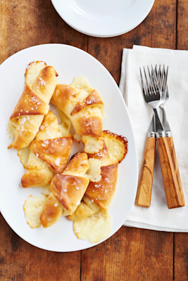 P160399_470_Cheesy_Stuffed_Garlic_Butter_Crescent.png