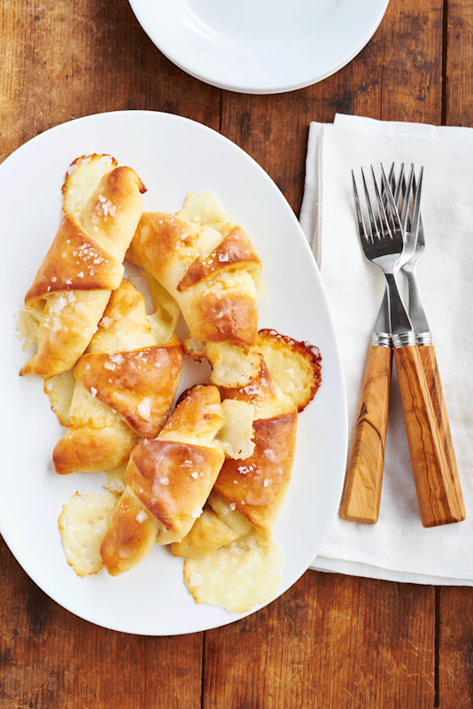 P160399_470_Cheesy_Stuffed_Garlic_Butter_Crescent.png