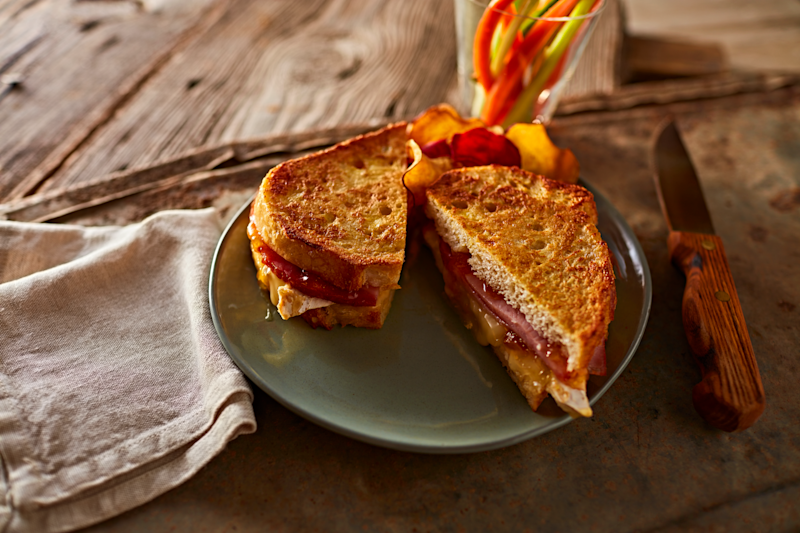 1CwLnMsQPavq2qHnaYgw_ham-and-swiss-french-toast_176z.png