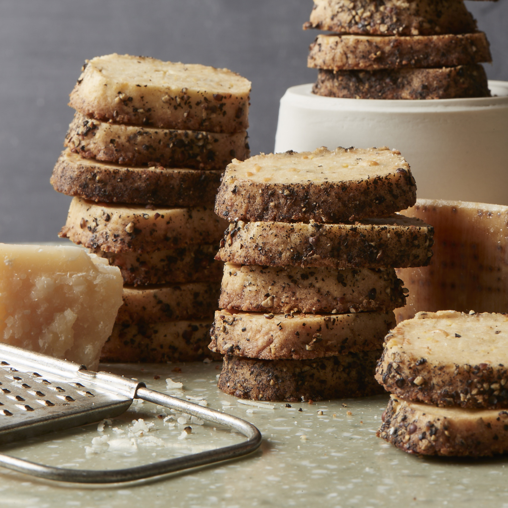 cTuVcIpQxSuI8ztpi4AR_KitchenAid_Sifter_1135_ShortbreadRounds_square.jpg