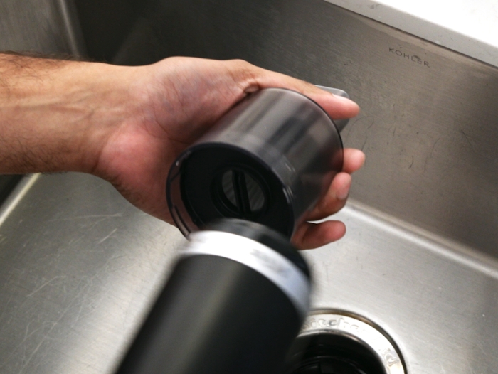 Battery cordless-go-vacuum empty-dirt-cup