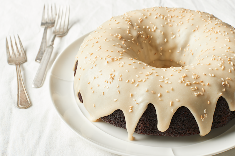 JjUVIOuRCOWaxZG2HQsz_kitchenaid_sifter_gingerstoutcake_v2_2366_comped.png