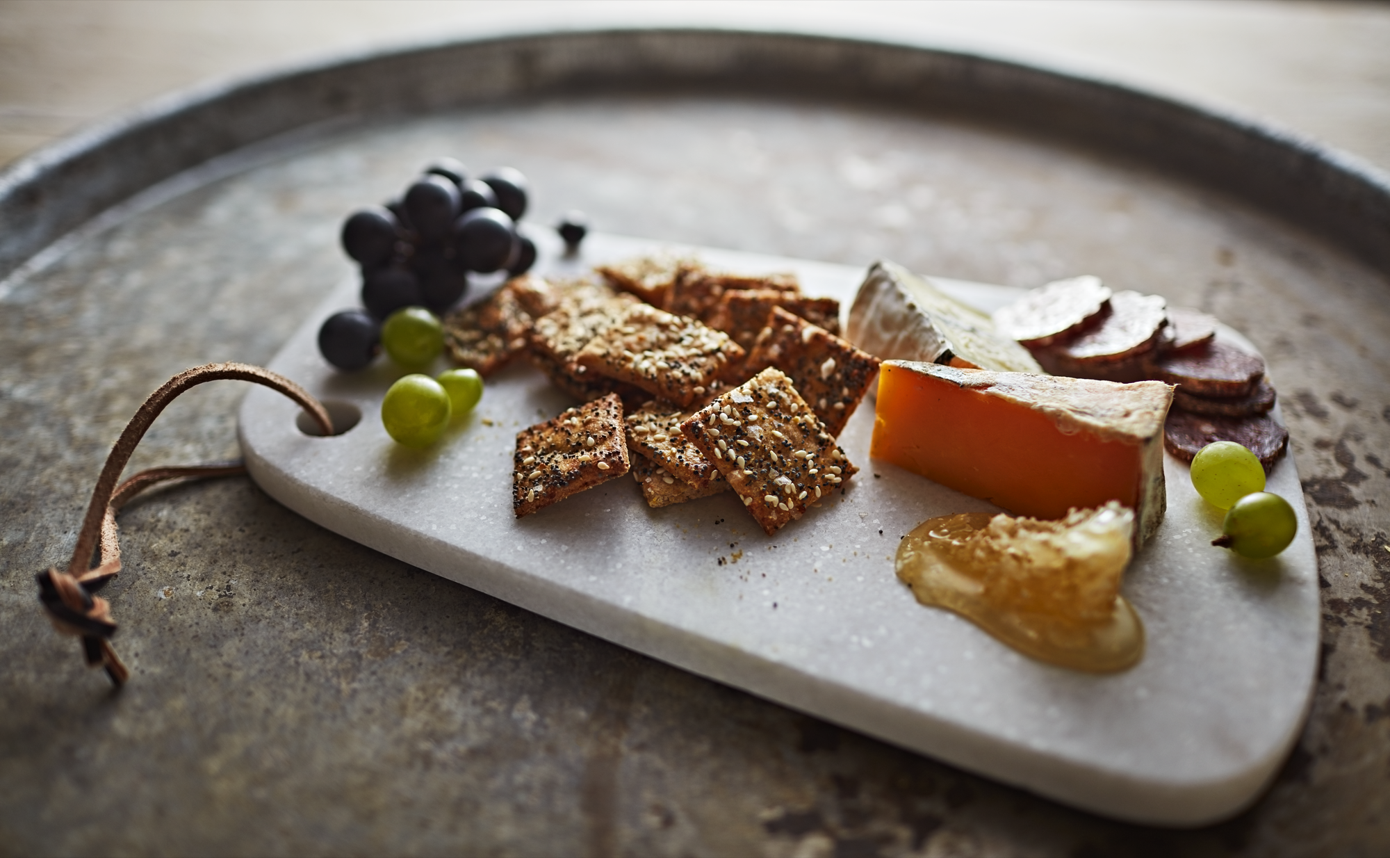 Iebac8GzQcinnigifgpB_parmesan-cornmeal-crackers_162z.png