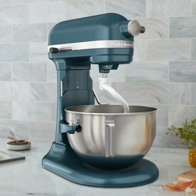 Artisan® Series 5 Quart Tilt-Head Stand Mixer - Milkshake