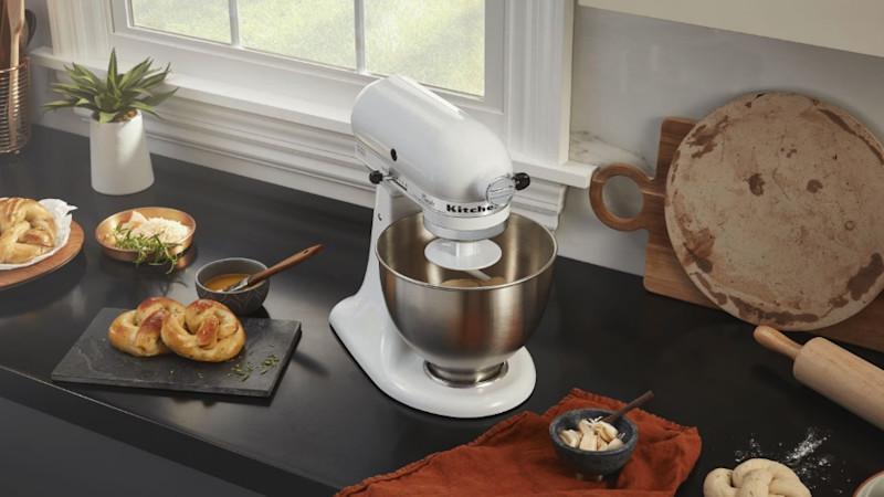 Stand-Mixer-Pretzels Hero