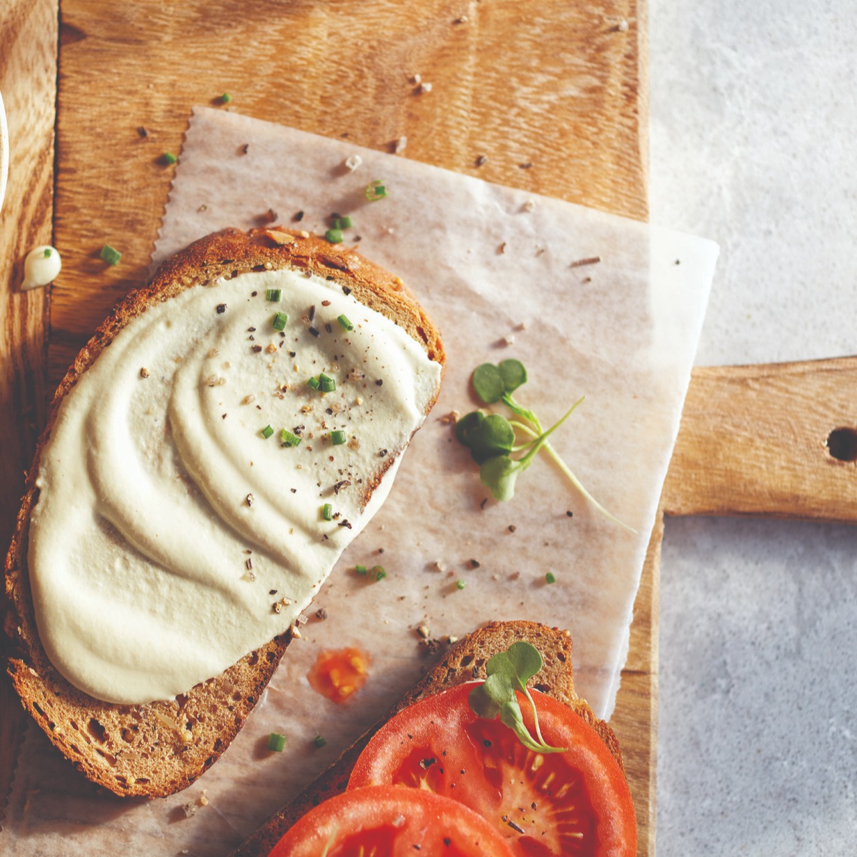 AnL01gpdQ2mumfh06qxp_VeganAndHerbMayo_2_A.jpg