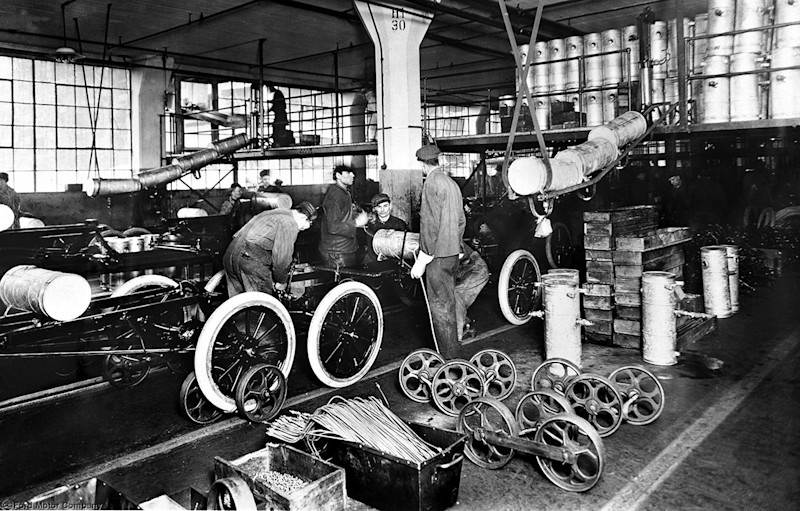 The original moving assembly line in the Ford Highland Park plant in 1913. Yes, there have been significant changes since then. But now companies are rethinking this sequential approach to assembly, which may achieve huge savings in manufacturing operations. (Image: Ford)