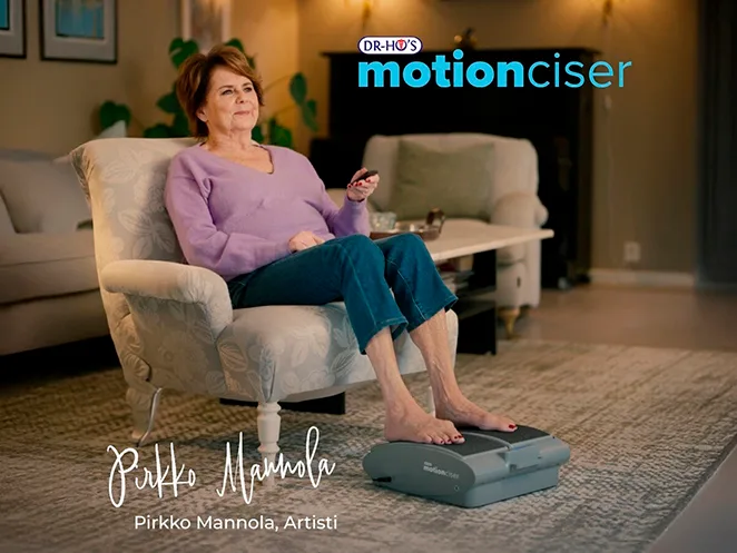 Dr. Ho's Motionciser. Pirkko Mannolan nimikirjoitus, jonka alla nimenselvennys Pirkko Mannola, artisti.