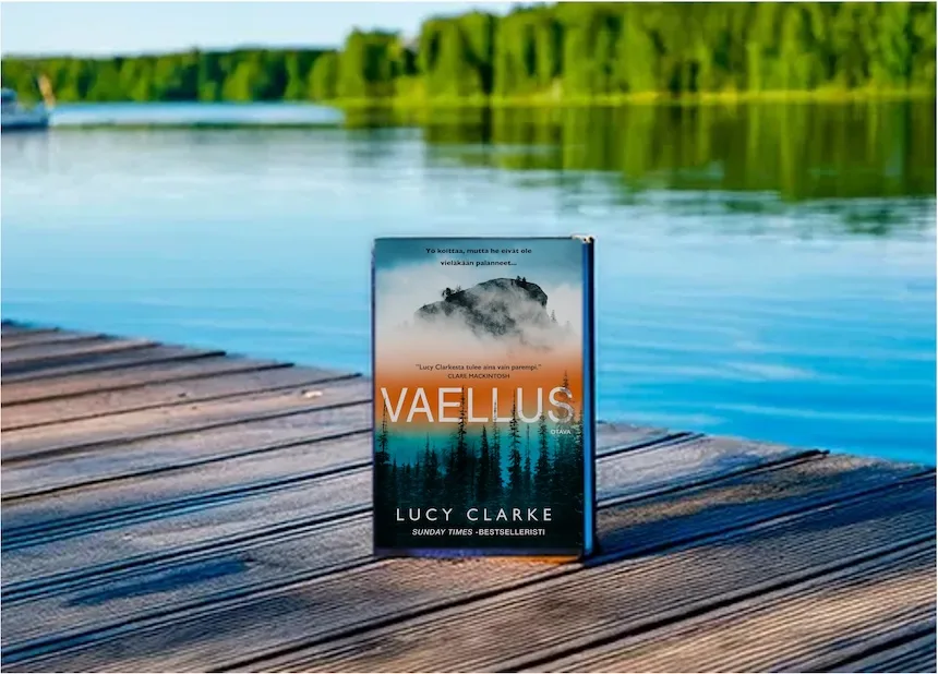Kesäisellä laiturilla kirja Vaellus.