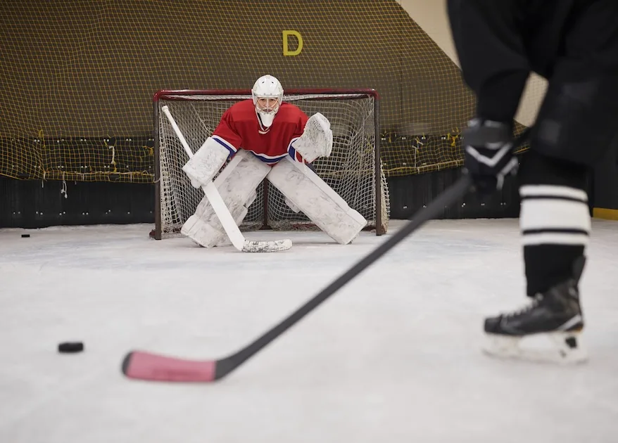 Jääkiekkoilija ja maalivahti