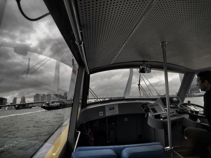 watertaxi bij erasmubrug