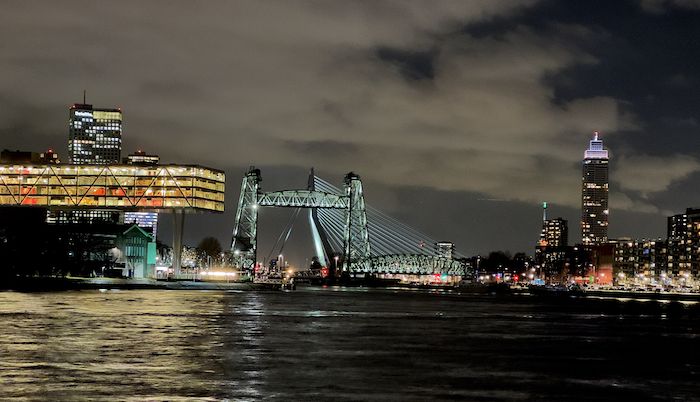 Panoram stad avond kopie