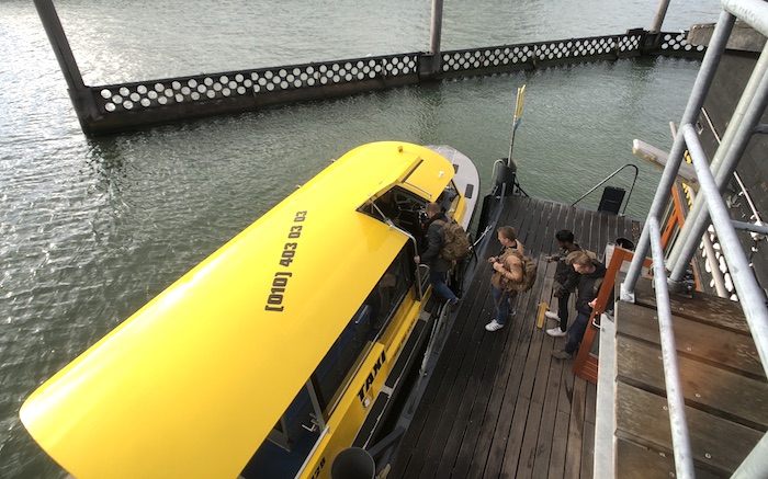 watertaxi - militairen op rondvaart