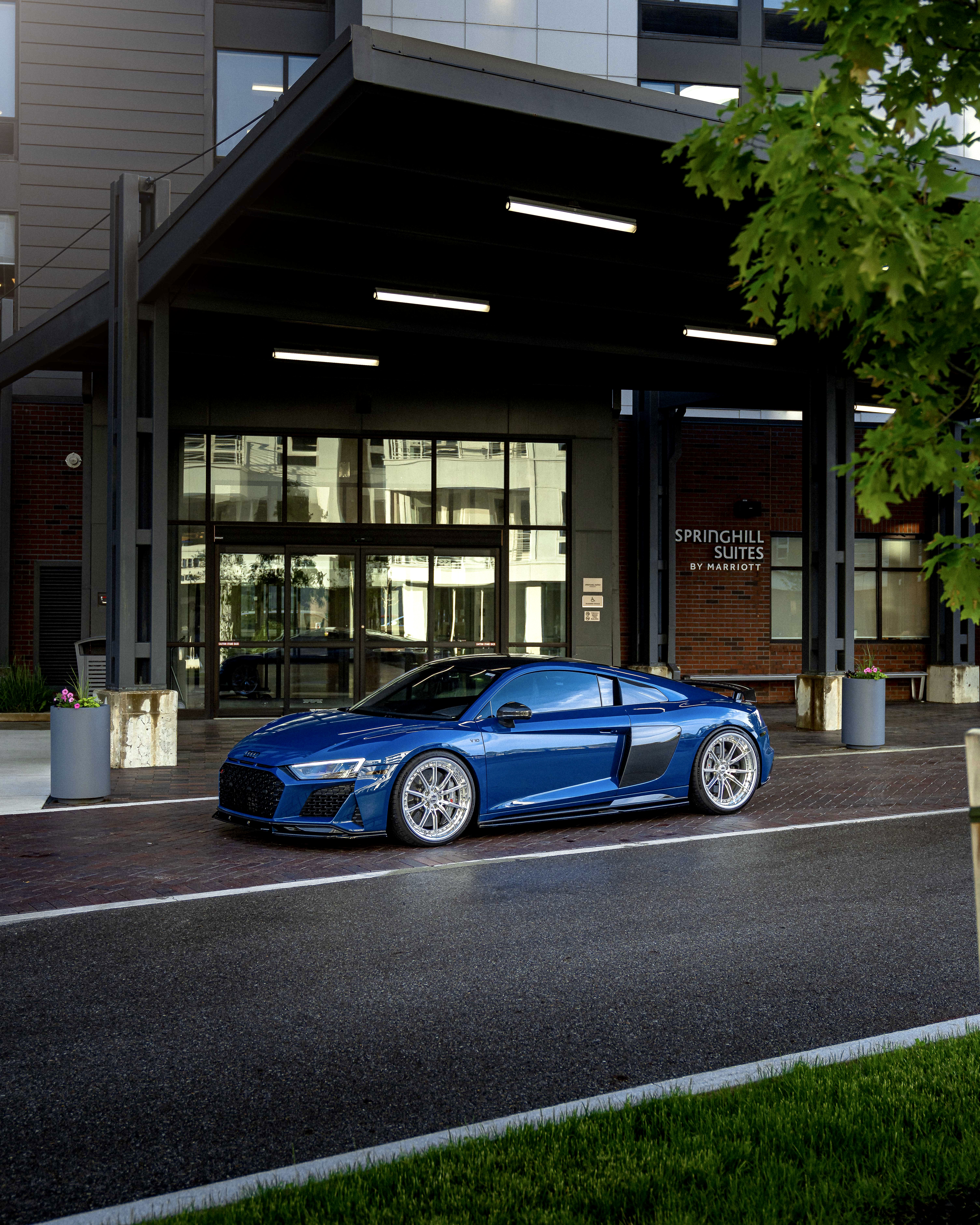 Gen 3 Audi R8 with Motivo Forged CS-M custom wheels in frozen polished clear face and gloss polished clear lip far side view