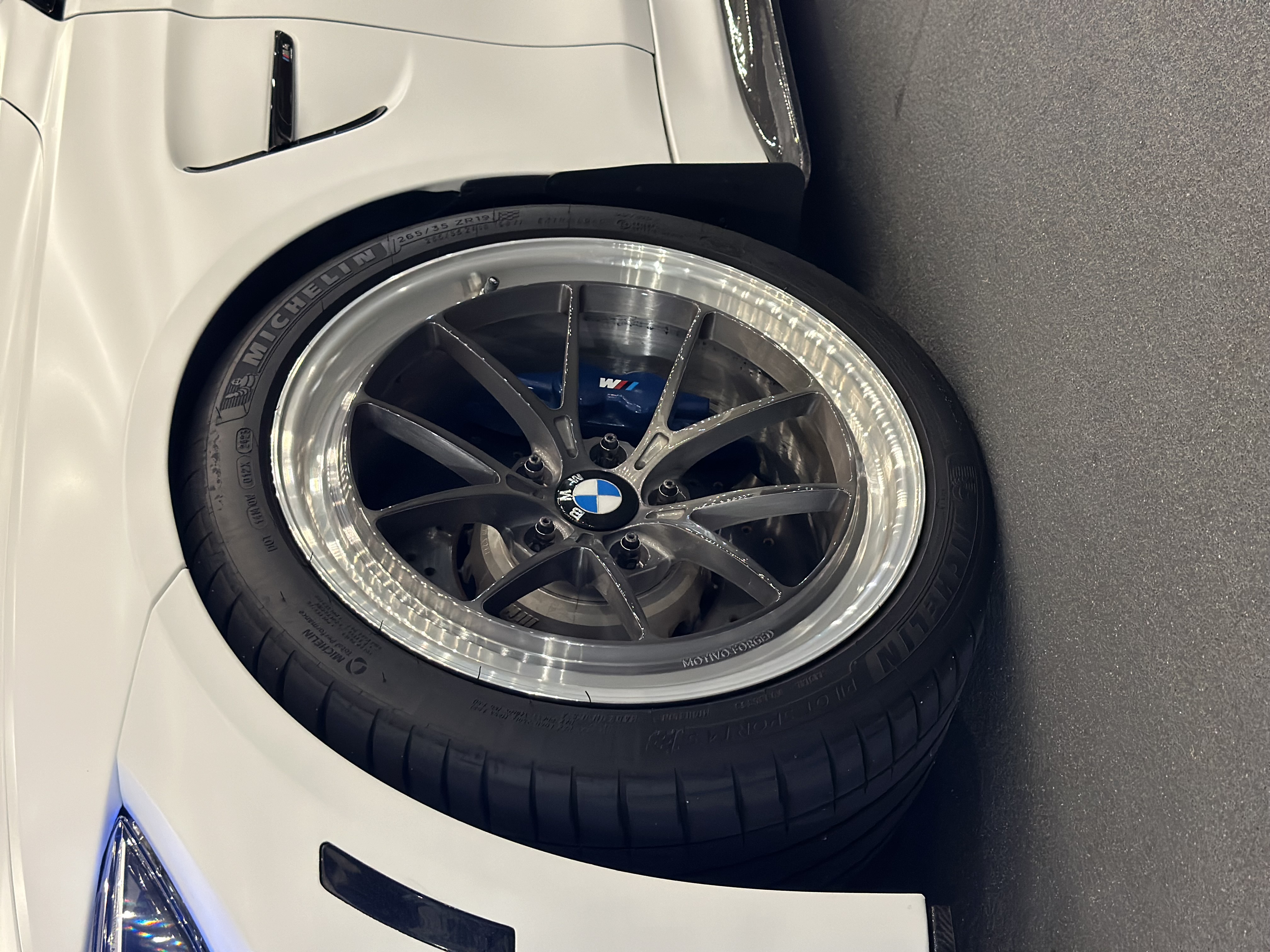 BMW M4 F82 with Motivo Forged MB-C Comp Spec custom wheels in gloss brushed gunmetal face and gloss polished clear lip front wheel side view