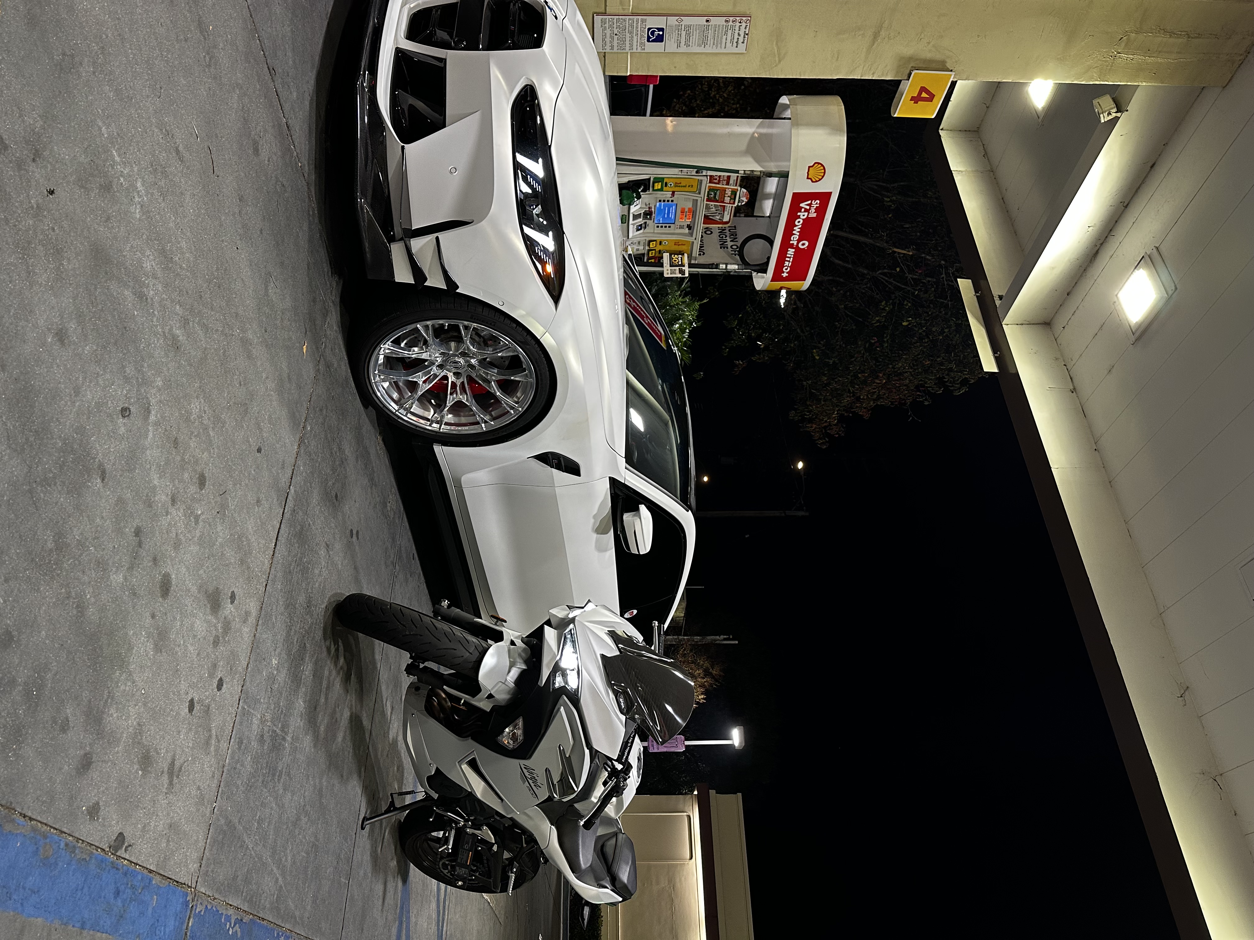 G82 BMW M4 with Motivo Forged MB-A custom wheels in gloss polished clear finish front corner view