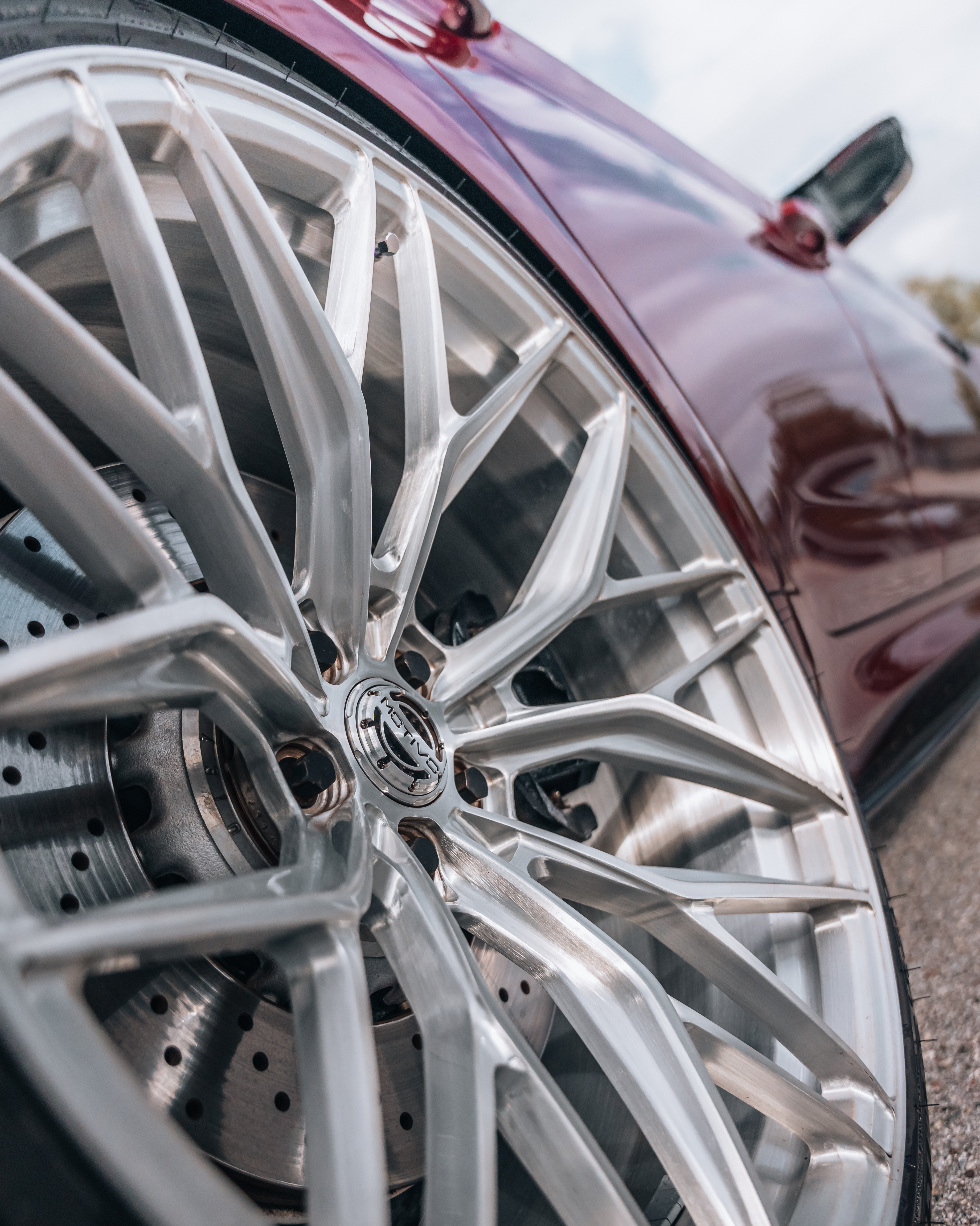 F90 BMW M5 LCI with Motivo Forged MB-E custom wheels in gloss brushed clear finish front wheel close-up view