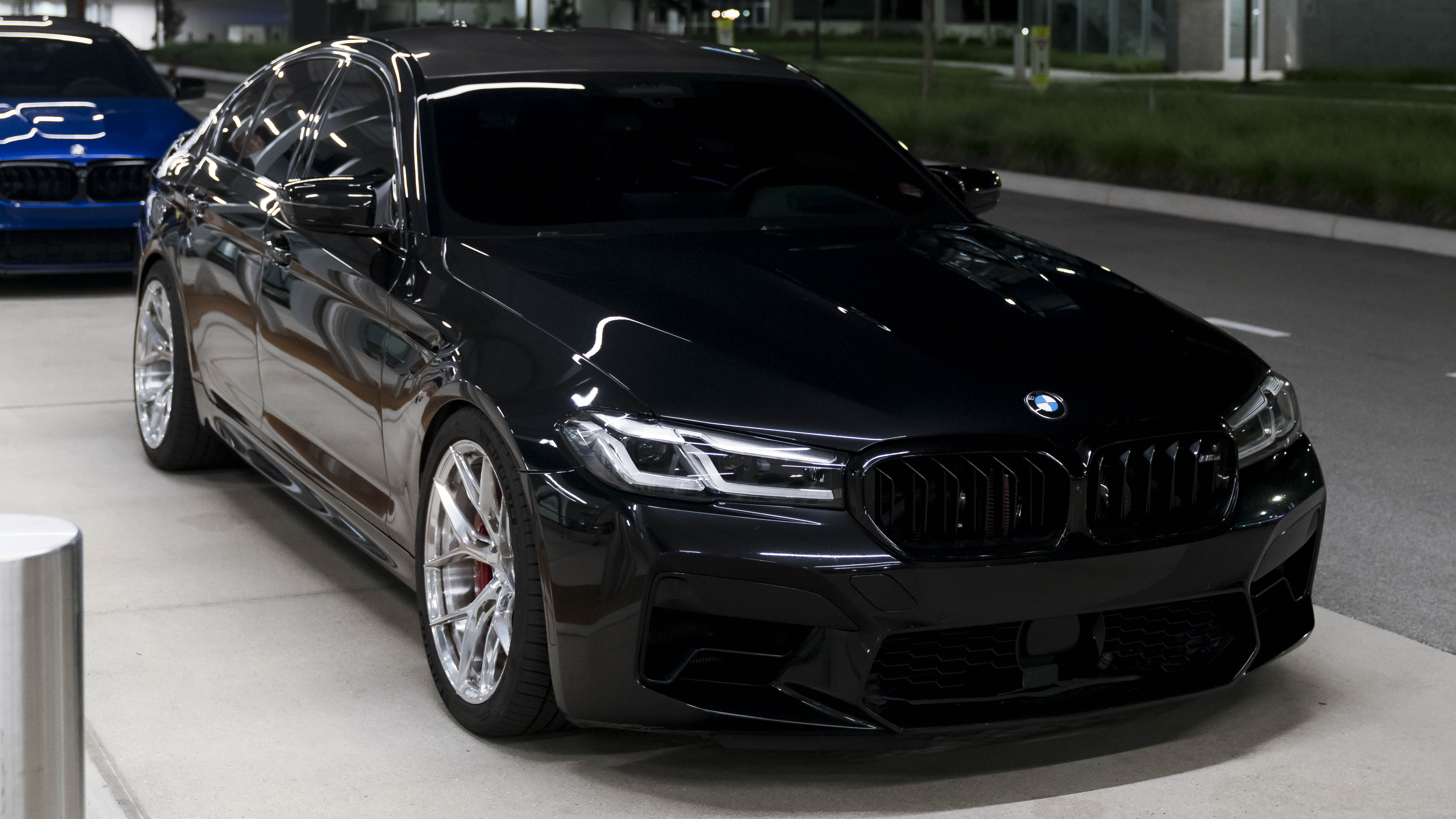 2021 BMW M5 with MB-H wheels